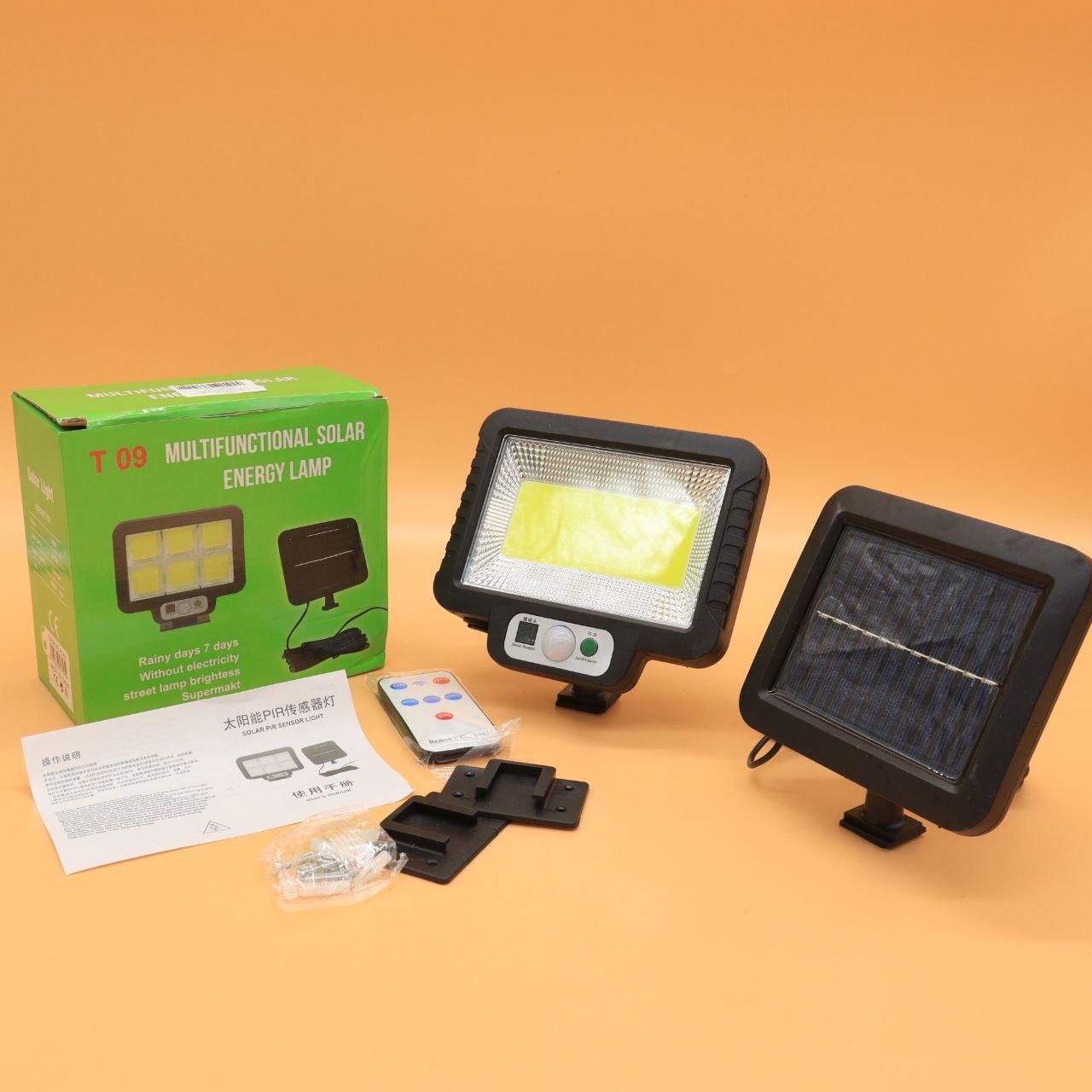 Вуличний ліхтар на сонячній батареї з датчиком руху + пульт T-09 / Настінний прожектор