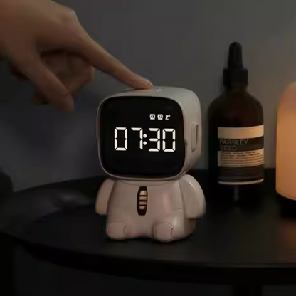 Настільний годинник космонавт Robot clock, Білий / Електронний годинник / Дитячий годинник-будильник