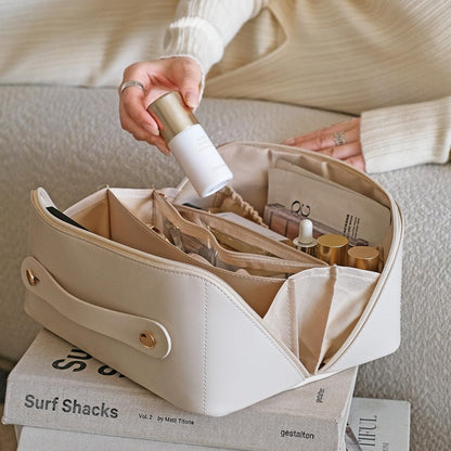 Косметичка з повним доступом з екошкіри (23,5х13х13 см), Біла / Дорожня жіноча сумка-косметичка