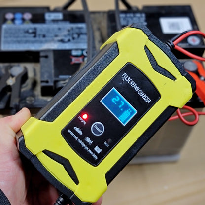 Зарядний пристрій для акумулятора 12В/6А / Імпульсна зарядка для авто та мото акумуляторів