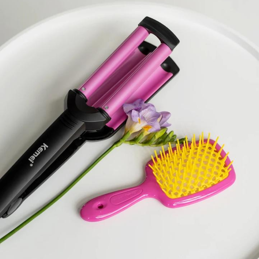 Плойка потрійна для волосся Kemei KM-2022 / Щипці для локонів з керамічним покриттям / Утюжок для укладання