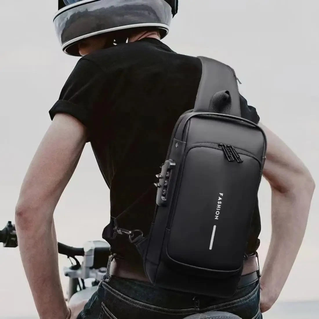 Сумка-рюкзак через плече (31х17см) 6995, з кодовим замком, Чорна / Водонепроникна чоловіча сумка