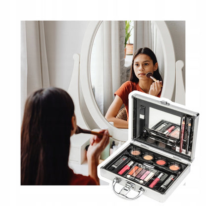 Косметичний набір у кейсі "Срібне сяйво" 22 предмети / Косметичний набір для створення макіяжу