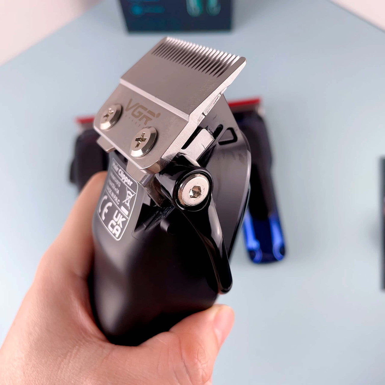 Акумуляторна машинка для стрижки VGR V-013 (8 насадок), USB, зелена / Тример для стрижки