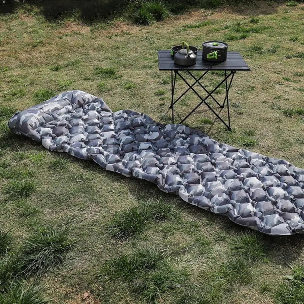 Надувний каремат з подушкою та вбудованим насосом, 225х70см, Камуфляж / Туристичний каремат / Надувний килимок