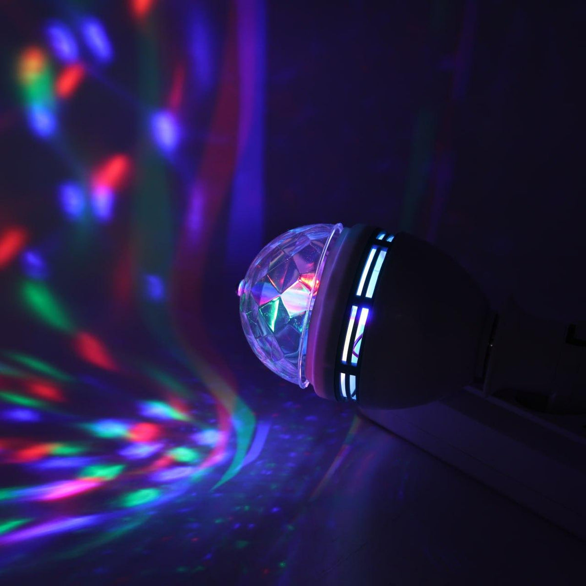 Диско-лампа LED що обертається E27 RGB для вечірок і свят / Світлодіодна куля / Новорічна диско-лампа кольорова
