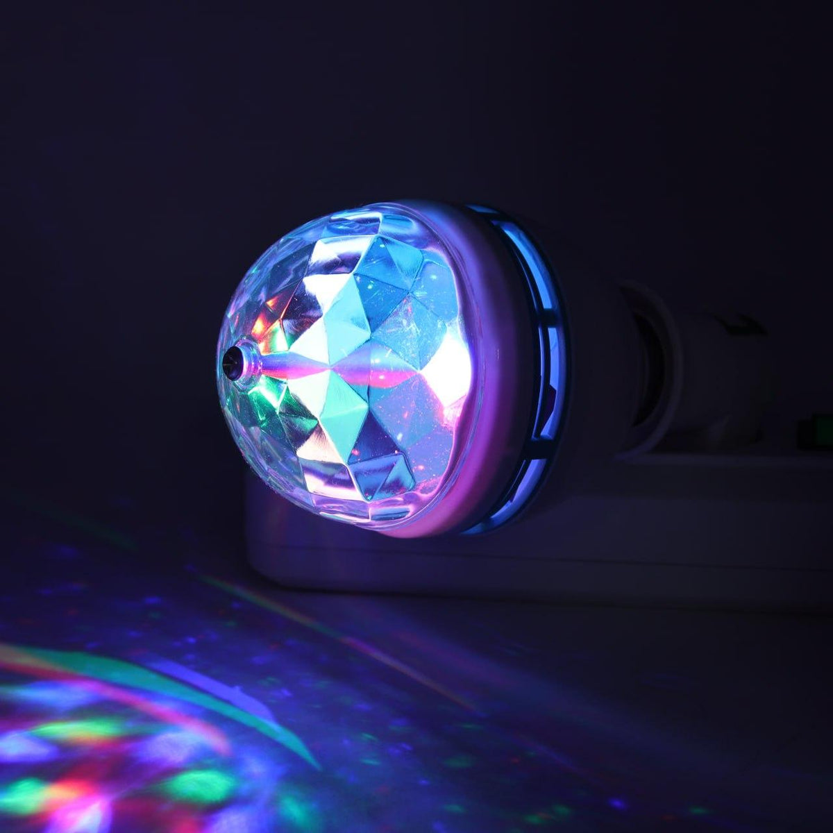 Диско-лампа LED що обертається E27 RGB для вечірок і свят / Світлодіодна куля / Новорічна диско-лампа кольорова