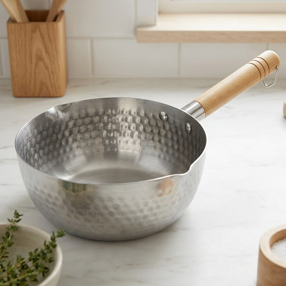 Японський кований ківш з дерев'яною ручкою, 1,6л, Eotia Yukihira Pot INOX, Сріблястий / Кастрюля з молотковою текстурою