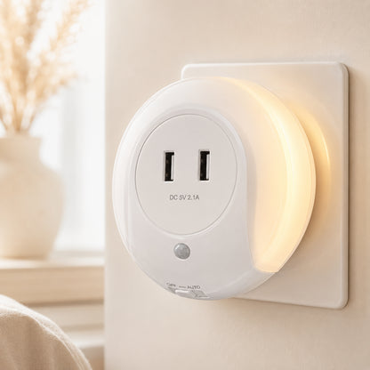 LED нічник у розетку з датчиком світла та 2 USB, Білий / Світильник нічного світла / Дитячий нічник